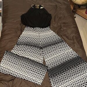 Prelude womens jumpsuit wide leg, stretchy black, white. Gold chain collar. Sz L